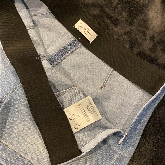 ✨Jessica Simpson Jeans Shorts ✨Size 27✨ - Picture 3 of 4